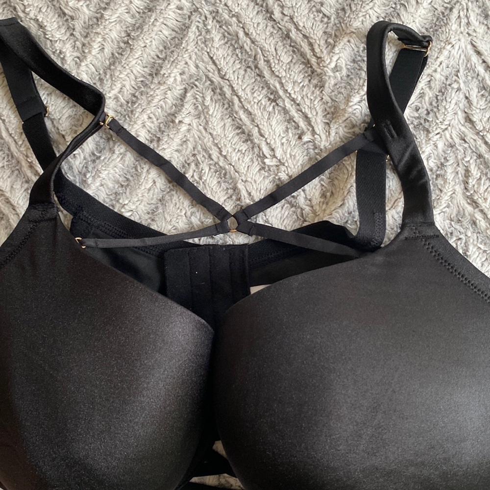 Never worn black bra size 46DD